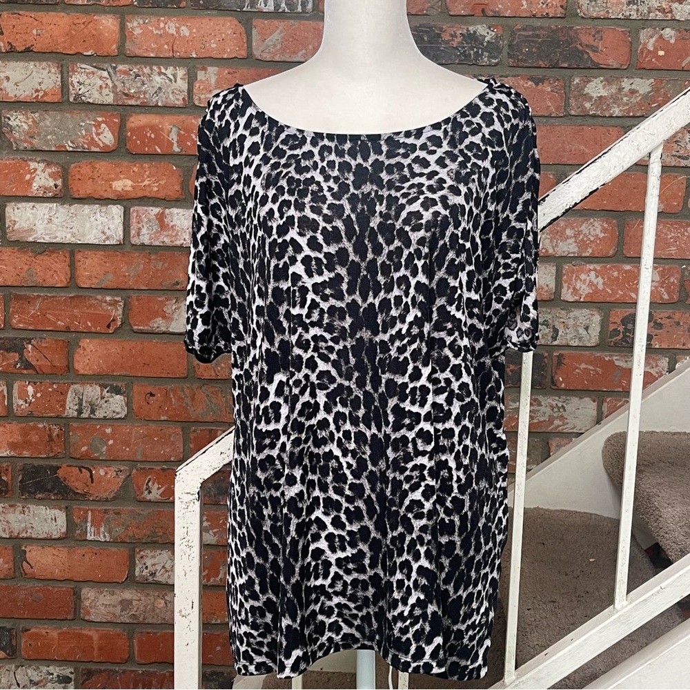 Black and White Leopard Print Top XXL